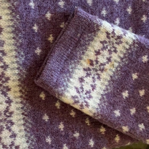 Beautiful 100% Wool Sweater - Picture 11 of 16